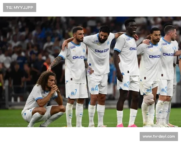 图卢兹球员庆祝伊达尔戈进球，主场气氛升温